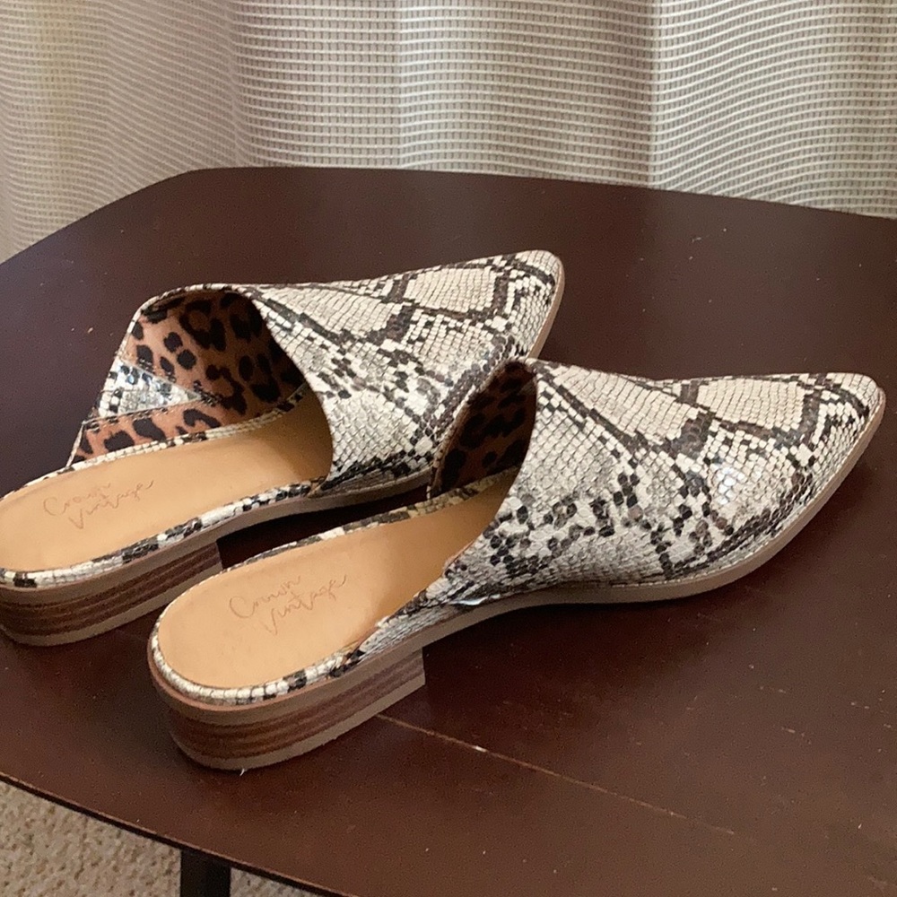 Snake print macaria mule